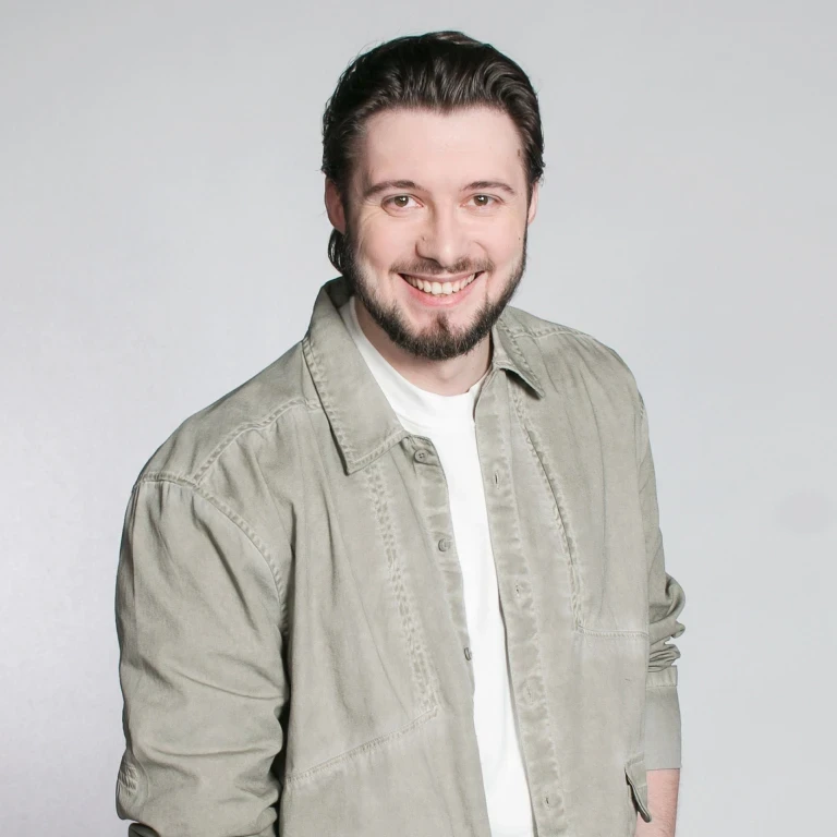 Илья Леонидов